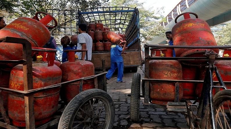 ग्राहकों के लिए खुशखबरी, रसोई गैस सिलेंडर पर फिर शुरू हो गई है सब्सिडी There is good news for customers. Subsidy on LPG cylinder has started again. According to media reports, many times there were complaints