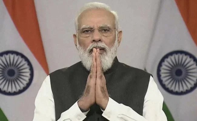 प्रधानमंत्री ने ओनाके ओबाव्वा को उनकी जयंती पर दी श्रद्धांजलि The Prime Minister, Shri Narendra Modi has paid tribute to the great Kannada woman warrior Onake Obavva, on the special