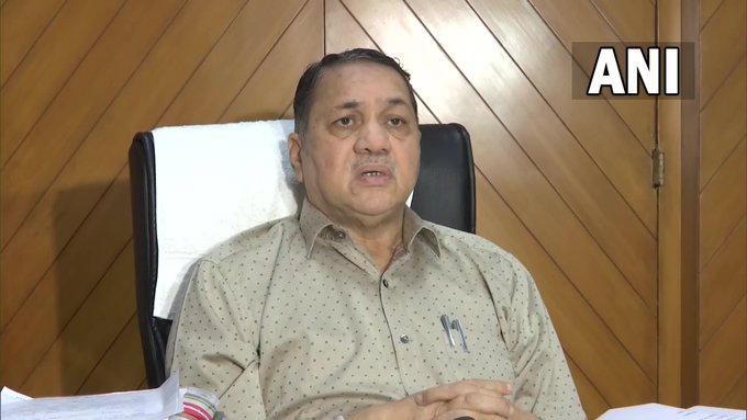 मुंबई पुलिस के साथ मुठभेड़ में मारे गया 26 नक्सलियों में टॉप नक्सल कमांडर मिलिंद तेलतुंबडे भी ढ़ेर Maoist leader Milind Teltumbde is also among 26 Naxalites killed in an encounter with the police in Gadchiroli district of Maharashtra.