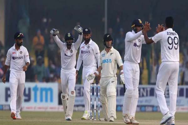 IND vs NZ 1st Test: चौथे दिन का खेल खत्म, भारत जीत से 9 विकेट दूर; न्यूजीलैंड को मिला 284 का लक्ष्य Despite losing five wickets for just 51 runs in the second innings of the first Test against New Zealand, India showed batting depth at 234