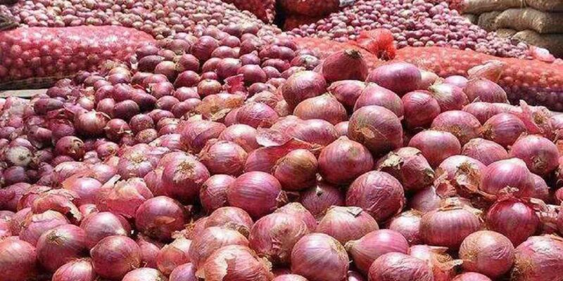 प्याज की रेट कम करने के लिए काम आई केंद्र सरकार की नियम, पिछले साल के मुकाबले सस्ती हुई प्याज की दर Onion rates are cheaper this time than last year. All India retail price of onion is Rs 40.13 per kg and wholesale price