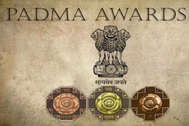 राष्ट्रपति ने नागरिक अलंकरण समारोह- II में वर्ष 2020 के लिए प्रदान किए पद्म विभूषण और पद्म श्री पुरस्कार The President of India, Shri Ram Nath Kovind, presented the 3 Padma Awards for the year 2020 at the Civil Endowment Ceremony-II held at