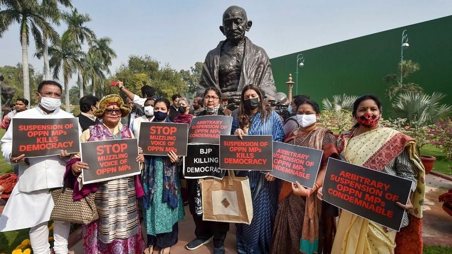 निलंबित सांसद कल संसद परिसर में धरने पर बैठेंगे Suspended Rajya Sabha MPs will stage a sit-in in front of Mahatma Gandhi's statue in the Parliament premises on Wednesday.