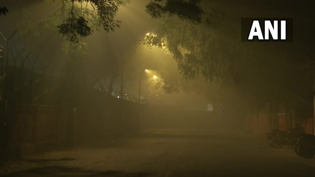 दीपावली के बाद दिल्ली-NCR में बढ़ा प्रदूषण, खतरनाक श्रेणी में पहुंची हवा की गुणवत्ता