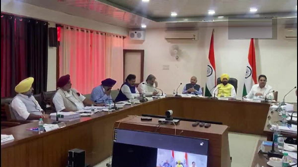 बीएसएफ को और शक्ति देने के केंद्र के फैसले के खिलाफ पंजाब विधानसभा में निंदा प्रस्ताव पारित The Punjab Assembly on Thursday unanimously passed a resolution condemning the decision of the Union Government to increase the BSF's