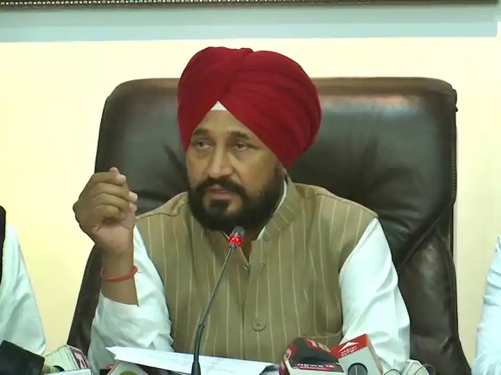 सीएम चन्नी ने पीएम मोदी को लिखा पत्र, कोरोना से जान गंवाने वालों के परिजनों को 4 लाख मुआवजा देने के लिए की मांग An announcement was made to give 50 thousand rupees to the kin of those who lost their lives due to corona virus. Now a demand