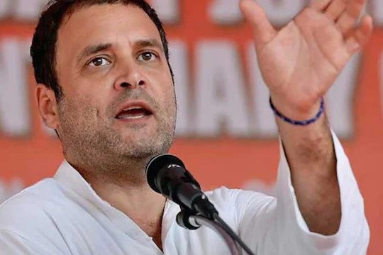 बिना चर्चा के कृषि कानूनों को निरस्त, सरकार चर्चा से डरती है: राहुल गांधी Former Congress president Rahul Gandhi on Monday accused the central government of not discussing the Agriculture Law Clearance Bill.