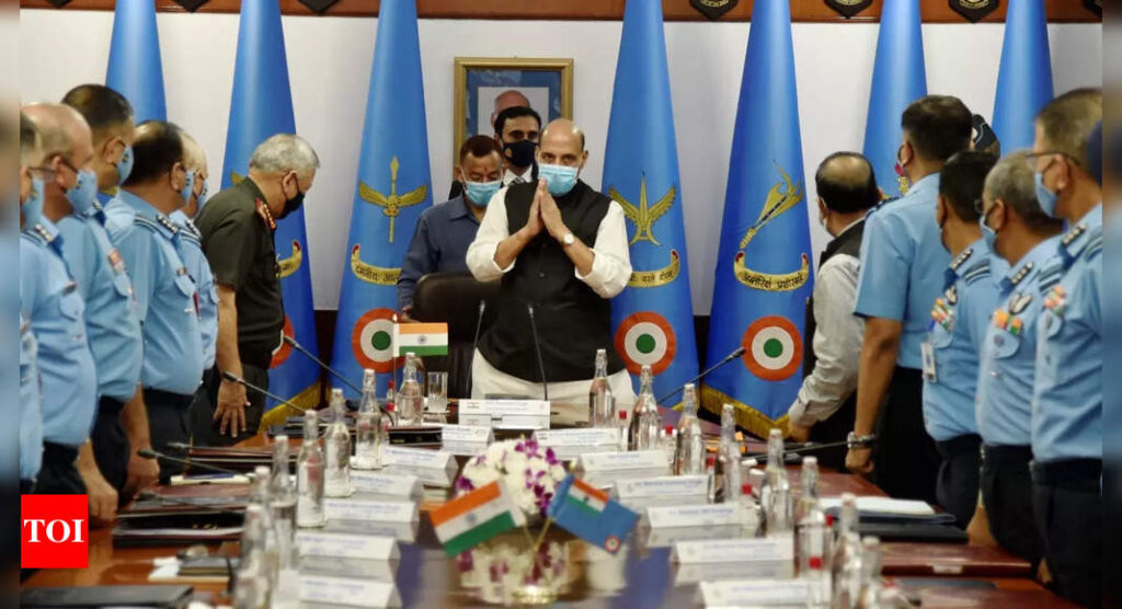 रक्षा मंत्री राजनाथ सिंह ने वायुसेना कमांडरों की सुरक्षा बैठक को किया संबोधित Defense Minister Rajnath Singh addressed the top commander of the Indian Air Force (IAF) at the Commanders' Conference on Wednesday.