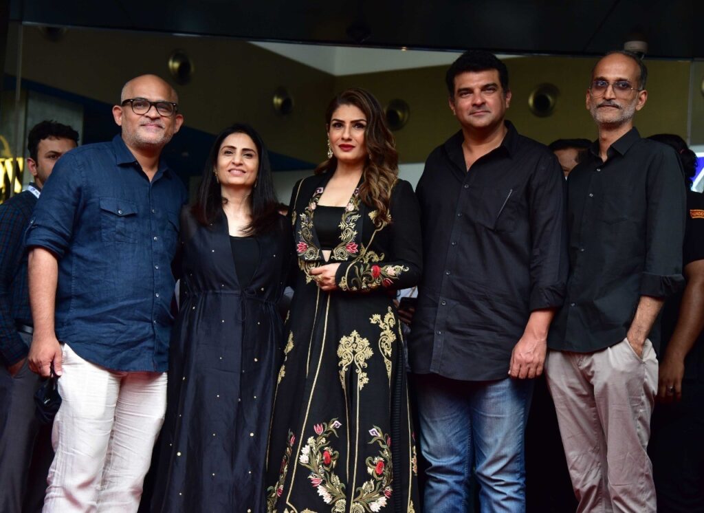 परिवार को तो नारी के पंखों की हवा बनना चाहिए: रवीना टंडन Netflix's crime drama TV series "Aranyak" starring renowned Bollywood actress Raveena Tandon premiered today, November 26, 2021