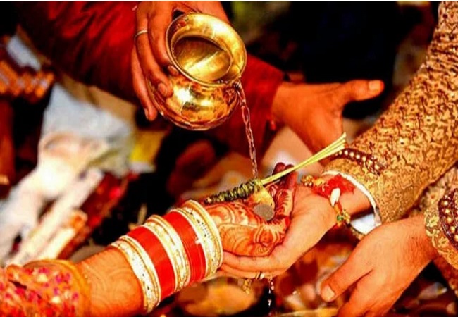 शुरू हुआ शादियों का मौसम, यहां जानें विवाह के शुभ मुहूर्त The auspicious time of marriage has started. On November 15, the Muhurta for marriage starts from Devotthan Ekadashi. On this day