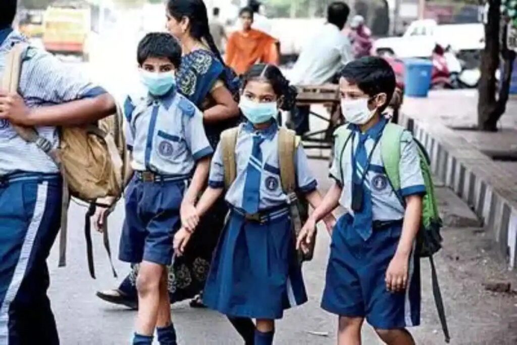 मुंबई में कल से नहीं 15 दिसंबर से खुलेंगे प्राइमरी स्कूल, BMC का बड़ा फैसला The Maharashtra government has announced the opening of schools in the state from December 1 amid concerns over the new variant