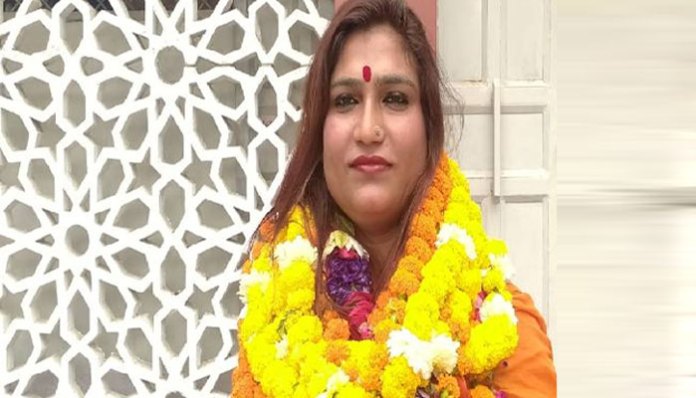 किन्नर सोनम को सीएम योगी ने बनाया ट्रांसजेंडर वेलफेयर बोर्ड का उपाध्यक्ष, राज्य मंत्री ने भाजपा को बहुमत के साथ सत्ता में वापसी का किया वादा The Yogi Adityanath government of UP has appointed transgender leader Sonam as the vice-chairman of the Uttar Pradesh Transgender Welfare