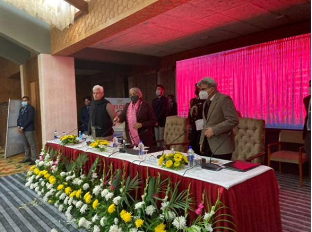 केंद्रीय वित्त मंत्री श्रीमती निर्मला सीतारमण ने श्रीनगर में झेलम और तवी बाढ़ बहाली परियोजनाओं के अंतर्गत उप-परियोजनाओं सहित विकास कार्यों का किया उद्घाटन