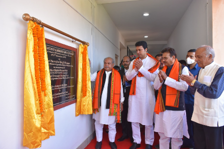 कृषि मंत्री व मुख्यमंत्री द्वारा त्रिपुरा में शैक्षणिक-पुस्तकालय भवन सहित अन्य सुविधाओं का शुभारंभ, साथ ही लाभार्थी किसानों व अन्य से किया संवाद