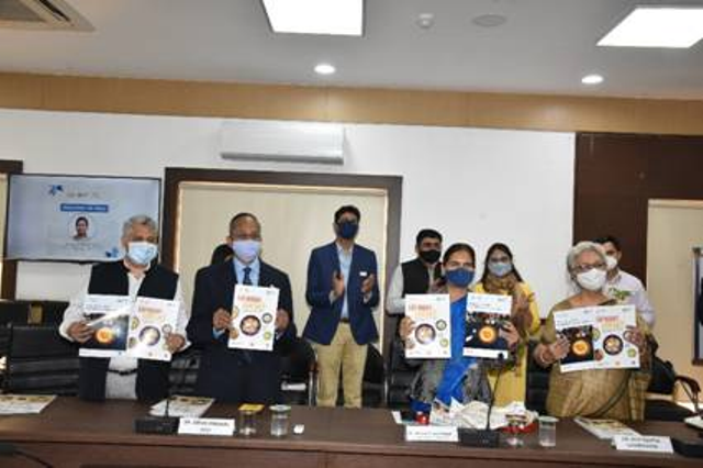 केंद्रीय स्वास्थ्य मंत्री ने खाद्य सुरक्षा जागरूकता वाहनों को दिखाई हरी झंडी, एफएसएसएआई में पोषण पर आधारित पुस्तकों का किया विमोचन