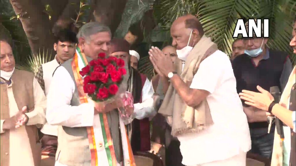 NCP में शामिल हुए दिल्ली विधानसभा के पूर्व अध्यक्ष योगानंद शास्त्री, 2020 में छोड़ा था कांग्रेस का हाथ
