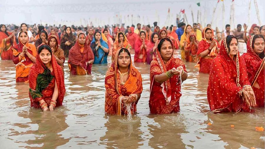 योगी सरकार ने किया ऐलान- यूपी में छठ पूजा और कार्तिक पूर्णिमा पर होंगे सार्वजनिक अवकाश Uttar Pradesh Chief Minister Yogi Adityanath has declared Chhath Puja (November 10) and 'Kartik Purnima' (November 19) as public holidays.