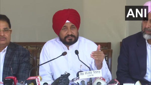 पंजाब के सीएम चरणजीत चन्नी ने स्वीकार किया AG एपीएस देओल का इस्तीफा Punjab CM Charanjit Channi accepts AG APS Deol's resignation