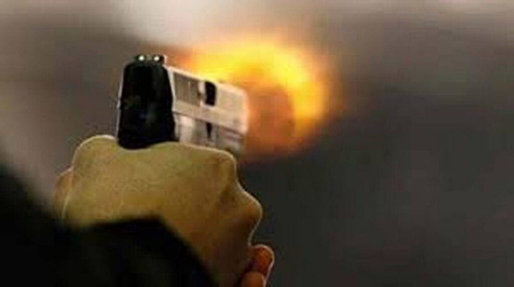 पजाब: यूथ कांग्रेस के 2 नेताओं की गोली मारकर हत्या, एक घायल Two youths were killed and one was injured in firing in Tarn Taran's Kasba Patti today. The deceased youth are said Youth Congress