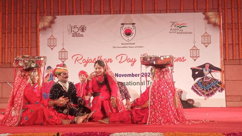 अन्तर्राष्ट्रीय व्यापार मेला में राजस्थान दिवस पर सॉंस्कृतिक संध्या, राजस्थान के लोक कलाकारों ने समा बांधा Despite the rosy winter on Wednesday night at the International Trade Fair held at Pragati Maidan in New Delhi, the chock-full (AMPHI)