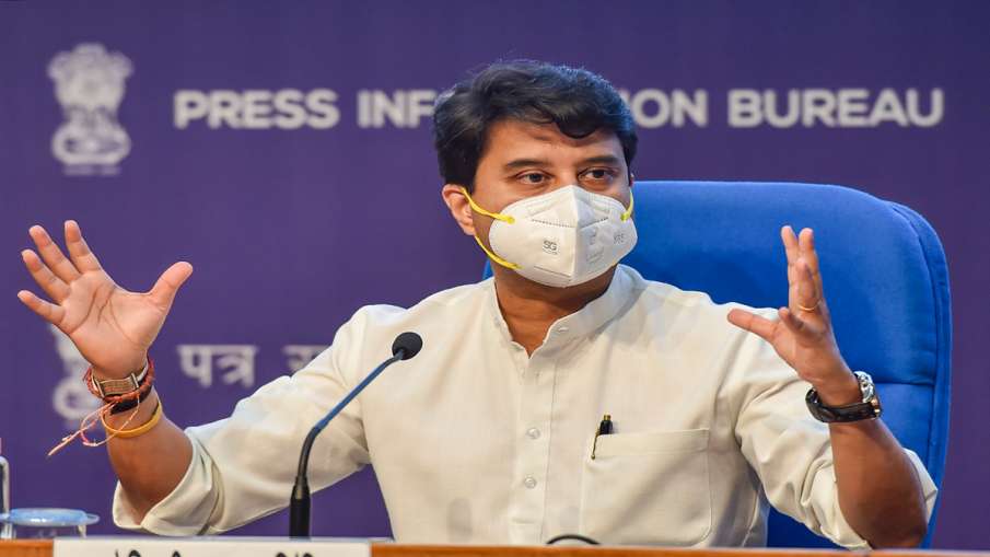 नागरिक उड्डयन मंत्री सिंधिया ने ओडिशा में उड़ान उत्सव समारोह में लिया भाग, पुरी में ग्रीनफील्ड हवाई अड्डे को लेकर केंद्र की योजनाओं से कराया अवगत Civil Aviation Minister Jyotiraditya M Scindia attended the Udan Utsav celebrations at Veer Surendra Sai Airport in Jharsuguda, Odisha