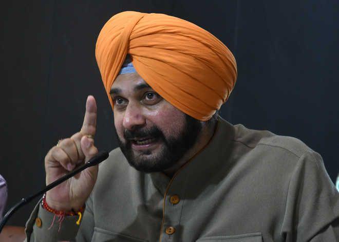 नवजोत सिंह सिद्धू ने इमरान खान को अपना ‘बड़ा भाई’ वाले बयान पर दी सफाई, बोले- भाजपा जो चाहे कह दे Punjab State Congress President Navjot Singh Sidhu's visit to Pakistan's Kartarpur Sahib became a cause of political controversy when
