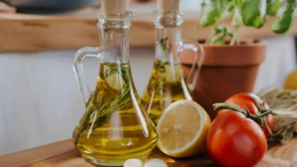 In order to control the prices of edible oils, the government has rationalized import duty on palm oil, sunflower oil and soybean oil.