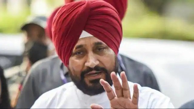 पंजाब सरकार का ऐलान, 36 हजार कांट्रैक्ट कर्मचारियों की मिलेगी नौकरी पक्की In a major decision, the Punjab cabinet on Tuesday approved a bill to regularize the services of 36,000 employees. These employees