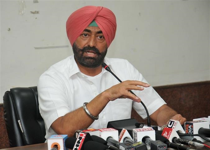 पंजाब के कांग्रेस नेता सुखपाल खैहरा को मनी लांड्रिंग मामले में ईडी ने किया गिरफ्तार Punjab Congress leader Sukhpal Khaira was arrested today by the ED in the money laundering case.Please inform that Sukhpal was an MLA