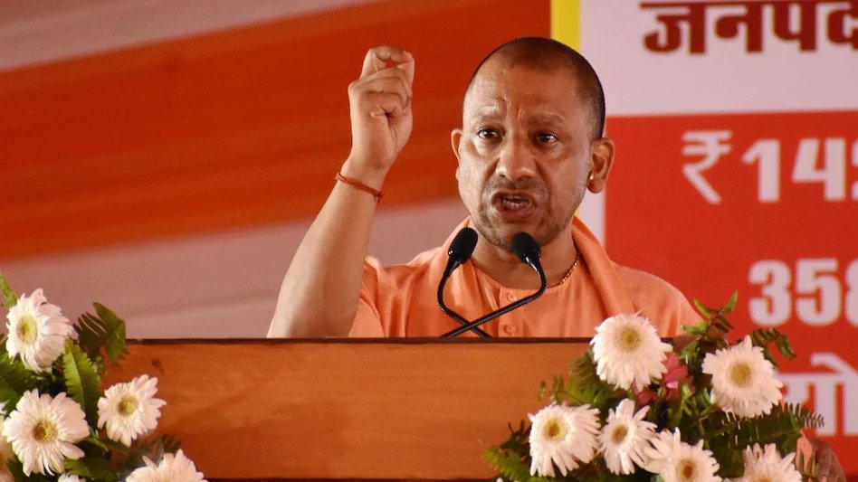 इटावा में जनता से बोले सीएम योगी, बबुआ, ये ट्विटर ही आपको वोट भी दे देगा… CM Yogi, who arrived at a party program in Etawah, UP, targeted the leaders of the opposition party fiercely. CM Yogi while targeting