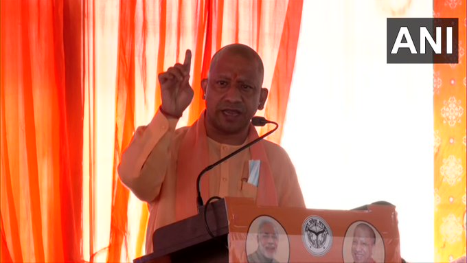 अखिलेश यादव ने सरदार पटेल से की जिन्ना की तुलना, सीएम योगी बोले- यह शर्मनाक, तालिबानी मानसिकता Uttar Pradesh Chief Minister Yogi Adityanath has also today condemned the former Chief Minister of the state, Akhilesh Yadav.Let us tell you