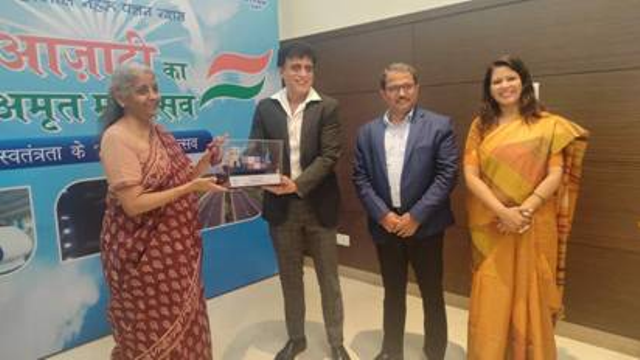केंद्रीय वित्त और कॉर्पोरेट मामलों की मंत्री, श्रीमती निर्मला सीतारमण ने जेएनपीटी का किया दौरा