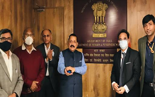 डॉ. जितेंद्र सिंह ने कहा कि इस तकनीक के माध्यम से केंद्र सरकार के 68 लाख और ईपीएफओ और राज्य सरकारों के करोड़ों पेंशनभोगी लाभान्वित होंगे Dr. Jitendra Singh said that Face Recognition Technology is a historic and far-reaching improvement in providing proof of your life,