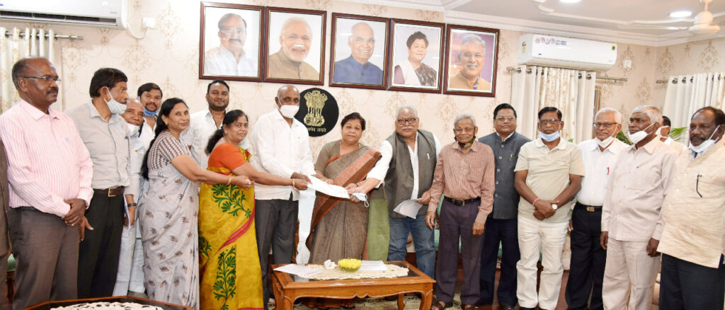 राज्यपाल अनुसुईया उइके से छत्तीसगढ़ सर्व आदिवासी समाज के प्रतिनिधिमण्डल ने की भेंट