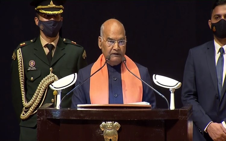 राष्ट्रपति कोविंद ने पतंजलि विश्वविद्यालय के पहले दीक्षांत समारोह को किया संबोधित President Ram Nath Kovind attended and addressed the first convocation of Patanjali University in Haridwar on Sunday.