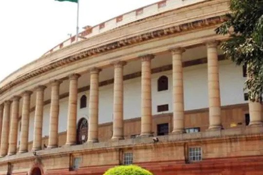 लोकसभा में पारित तीनों कृषि कानूनों को रद्द करने वाला विधेयक Lok Sabha has passed the Agriculture Laws Repeal Bill, 2021, amid an uproar by opposition MPs. Opposition MPs shouting slogans in Lok Sabha