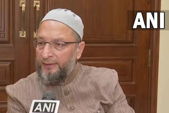इस्लाम और उसके अनुयायियों के खिलाफ आपत्तिजनक भाषा का इस्तेमाल करने के आरोप में वसीम रिजवी के खिलाफ मामला दर्ज A case has been registered in Hyderabad against former Uttar Pradesh Shia Waqf Board chairman Waseem Rizvi for allegedly hurting