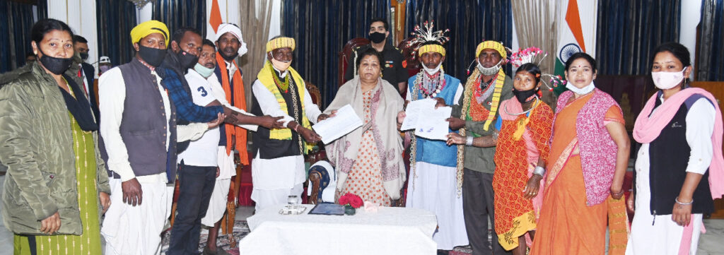 राज्यपाल अनुसुईया उइके ने कबीरधाम जिले के बैगाओं की सुनी समस्याएं, जिला प्रशासन को दिए आवश्यक निर्देश