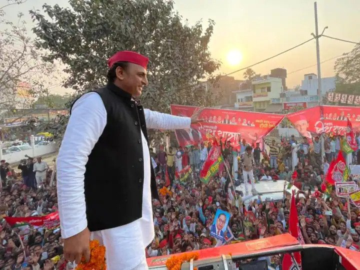 बीजेपी धार्मिक चश्मा पहनती है और सब कुछ धर्म के आधार पर देखती है: अखिलेश यादव Samajwadi Party chief Akhilesh Yadav on Wednesday said the BJP wears religious glasses and looks at everything on the basis of religion