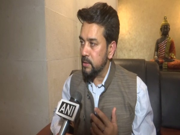 अनुराग ठाकुर ने समाजवादी पार्टी पर तंज कसते हुए कहा, पीयूष जैन की गिरफ्तारी से केवल अखिलेश और सपा नेताओं को पीड़ा होती है Union Minister Anurag Thakur on Tuesday took a jibe at Samajwadi Party chief Akhilesh Yadav. Thakur said that only Akhilesh and