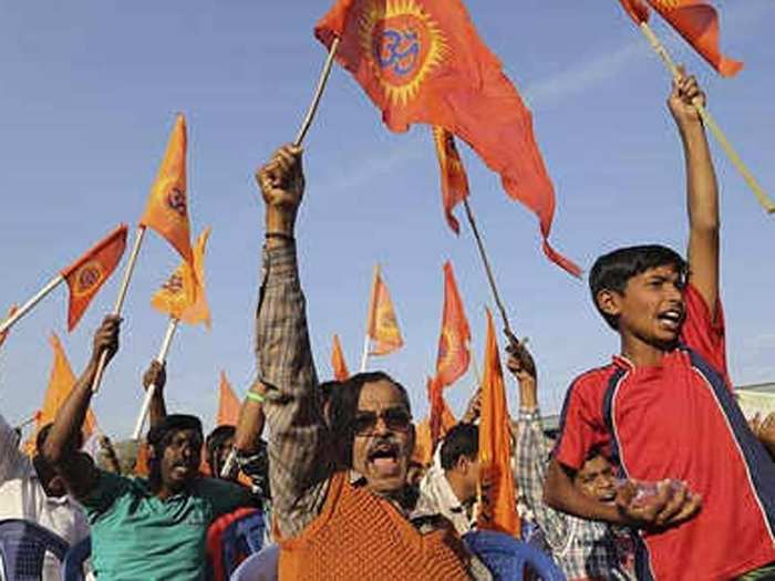 इस साल 6 दिसंबर को अयोध्या नही होगा शौर्य दिवस का आयोजन- विहिप On 6 December 1992, the Babri Masjid was demolished by a mob of kar sevaks in Ayodhya and since then the VHP is celebrating