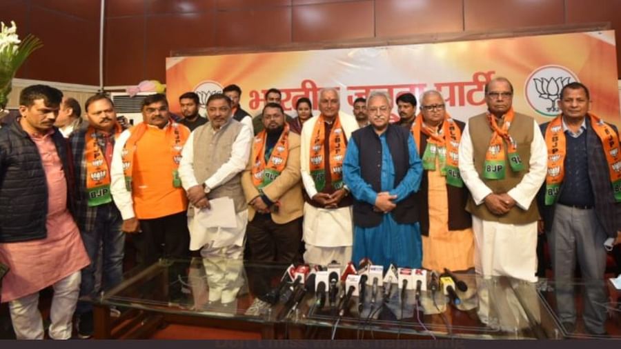 विधानसभा चुनाव से पहले कांग्रेस को एक और झटका, भाजपा में शामिल हुए विधायक राजेन्द्र त्रिपाठी Three-time MLA Rajendra Tripathi has left the party and joined the BJP.Rajendra Tripathi, President of BJP Joining Committee Laxmikant