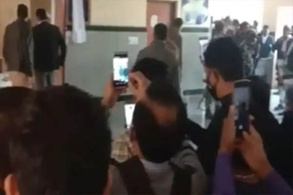 दिल्ली की रोहिणी कोर्ट में विस्फोट से हड़कंप, मौके पर पहुंचे फायर ब्रिगेड और पुलिसकर्मी; कामकाज निलंबित A mysterious explosion has been reported in Delhi's Rohini Court. A fire brigade official gave this information on Thursday. According