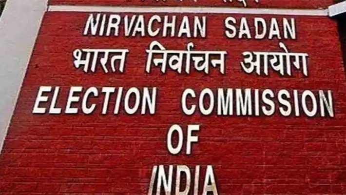 चुनाव आयोग के अधिकारियों ने लखनऊ में उत्तर प्रदेश चुनाव की तैयारियों को लेकर की समीक्षा A delegation of Election Commission of India led by Chief Election Commissioner Sushil Chandra held a meeting with senior state officials