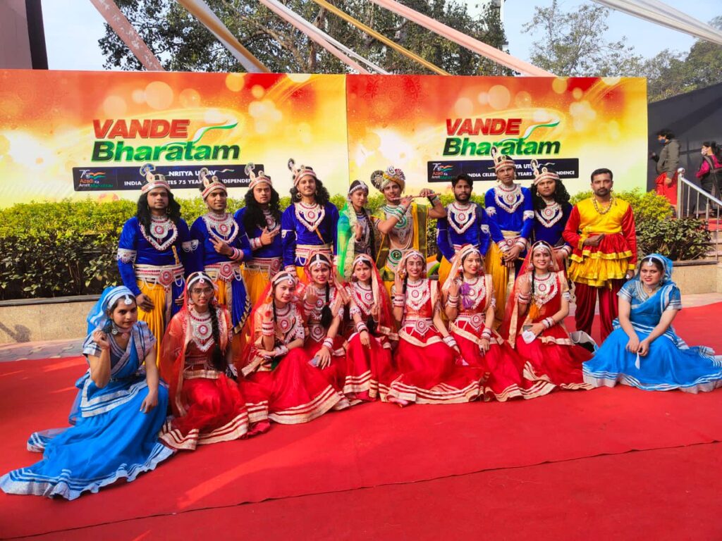 19 दिसंबर को नई दिल्ली में आयोजित होगा वंदे भारतम् फाइनल प्रतियोगिता 73 groups of 949 dance artists from North, South, East, West zones have reached the grand finale of 'Vande Bharatam-Nritya Utsav'.