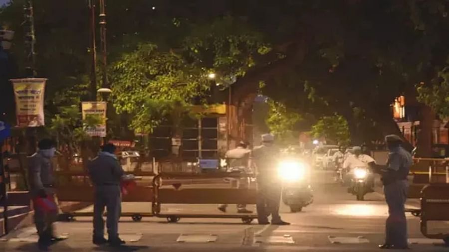 कर्नाटक में कल से रात का कर्फ्यू, नए साल की पूर्व संध्या पार्टियों पर लगा प्रतिबंध The Karnataka government on Sunday announced that a night curfew will be implemented for ten days from December 28 from 10 pm to 5 am.