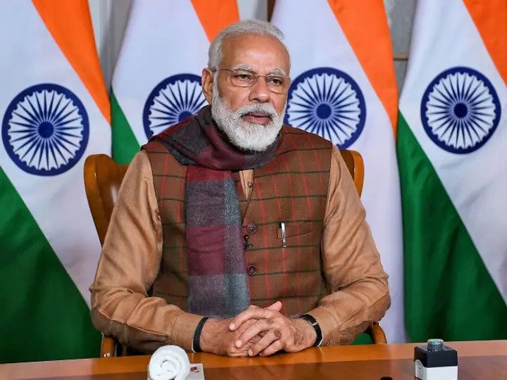 पीएम मोदी ने वाराणसी में कई विकास परियोजनाओं का किया उद्घाटन Prime Minister Narendra Modi on Thursday inaugurated 22 development projects worth Rs 870 crore in his Lok Sabha constituency Varanasi.