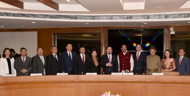 मंगोलियाई संसदीय प्रतिनिधिमंडल ने उपराष्ट्रपति नायडू से की मुलाकात led by Mongolia's state president Great Khural, met Vice President and Rajya Sabha Speaker M Venkaiah Naidu on Wednesday.