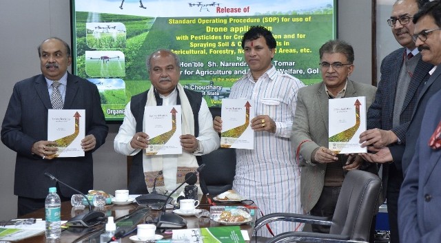 केंद्रीय कृषि मंत्री श्री तोमर द्वारा “स्पाइस स्टैटिस्टिक्स एट ए ग्लांस 2021” पुस्तक का विमोचन