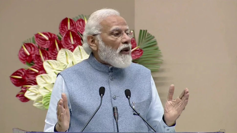 “जनधन योजना के तहत खुले करोड़ों बैंक अकाउंट्स में से आधे से अधिक महिलाओं के ही हैं”- पीएम मोदी Prime Minister Narendra Modi said that now the depositors' money does not sink when banks sink and their deposits are paid in a time